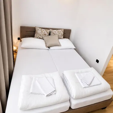 Marco Luxury - Heated Pool And Terrace Apartament